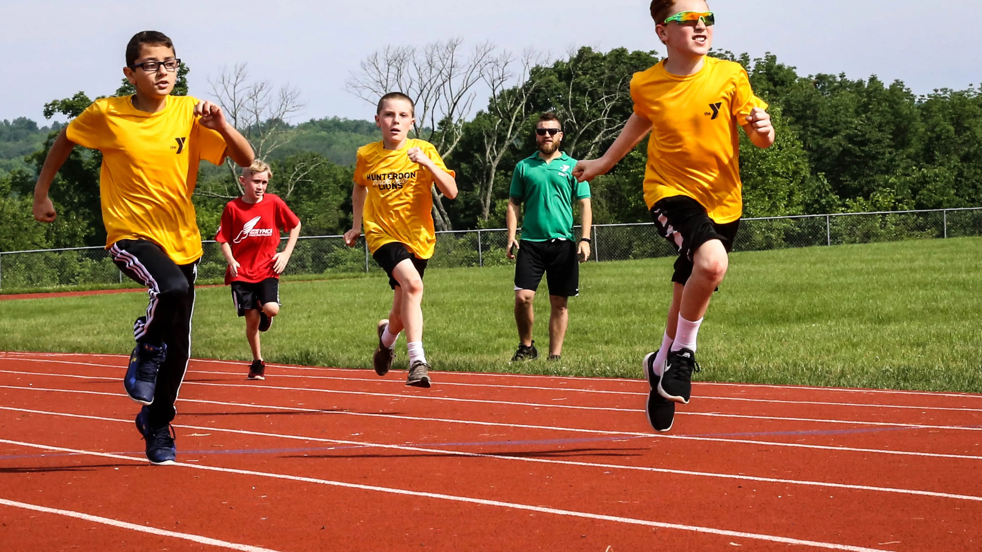 boys running in track meet