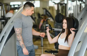 personal trainer working with client