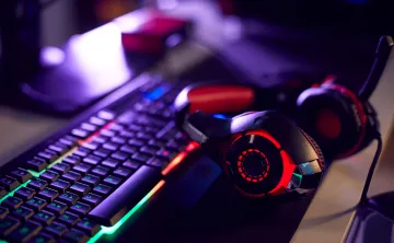 headset and keyboard for esports program