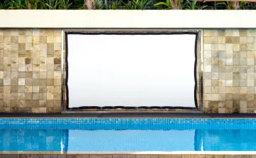 outdoor movie pool
