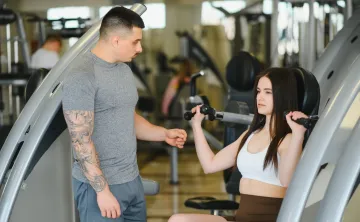personal trainer working with client